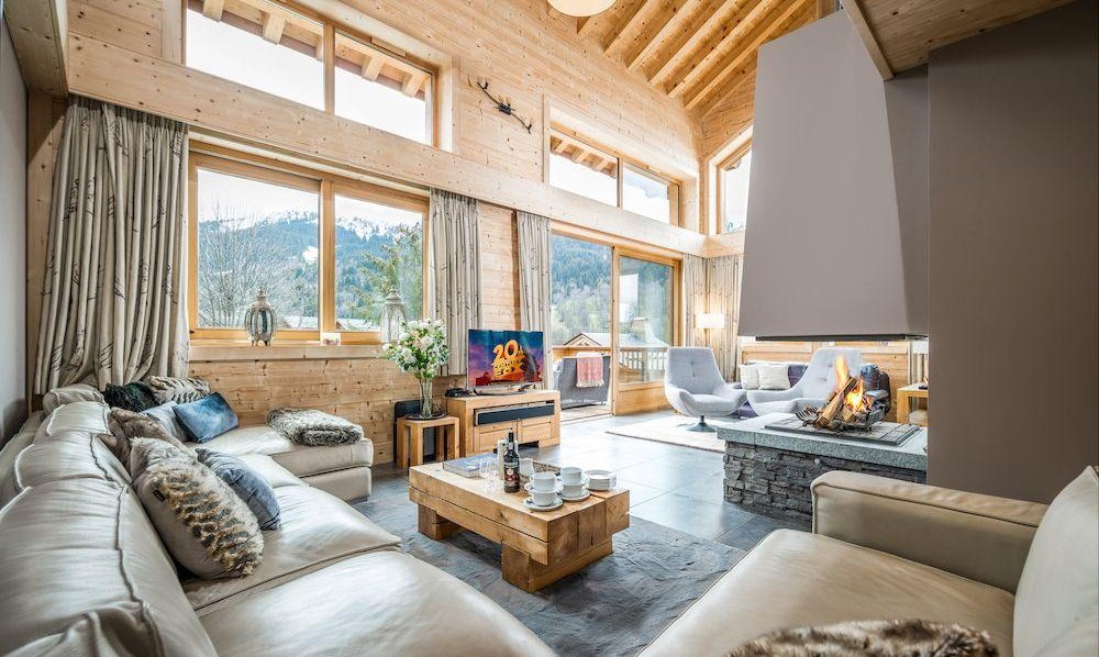 The spacious and comfortable Living area in Chalet Bellacima Lodge Meribel
