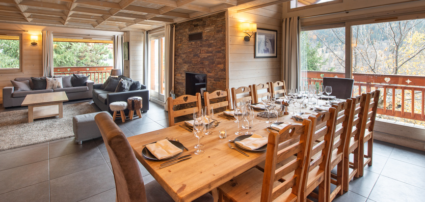 The dining area in Le Chalet Cedre Blanc Meribel