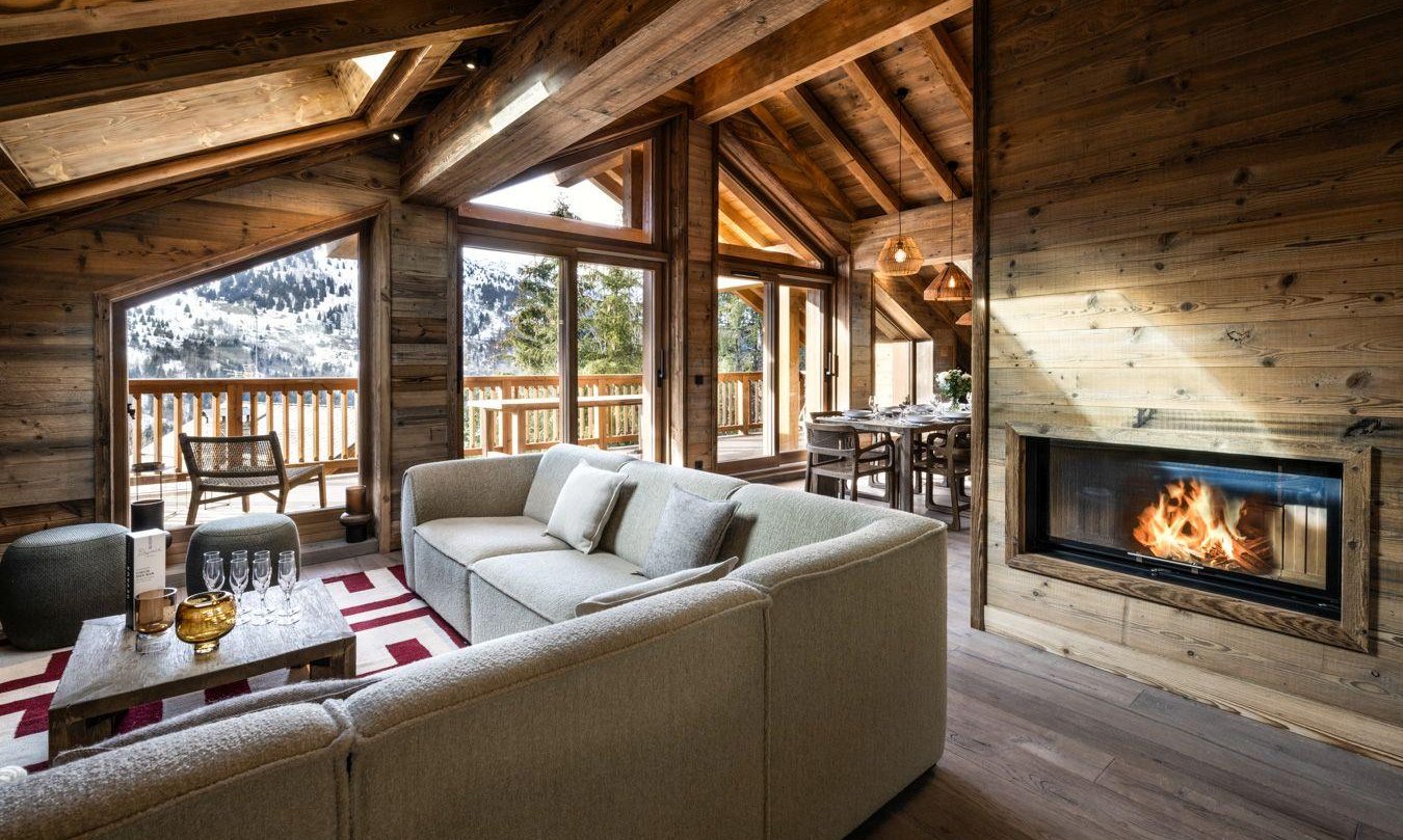 A Living room with fireplace in Residence Falcon Lodge Meribel