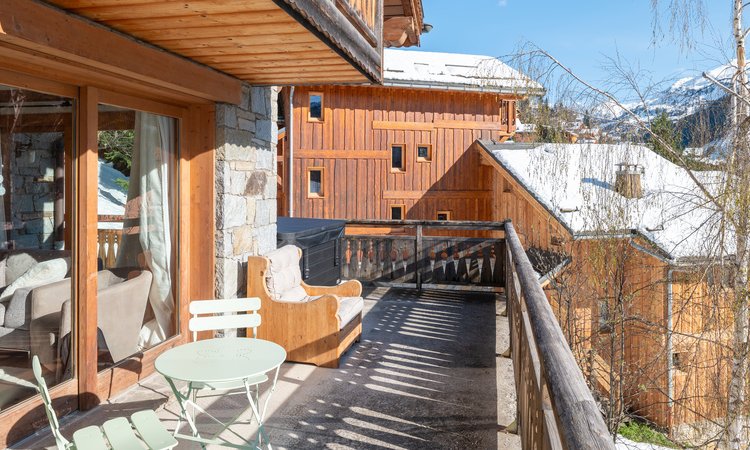 The spacious Balcony at Chalet Oxalys in Meribel The spacious Balcony at Chalet Oxalys in Meribel