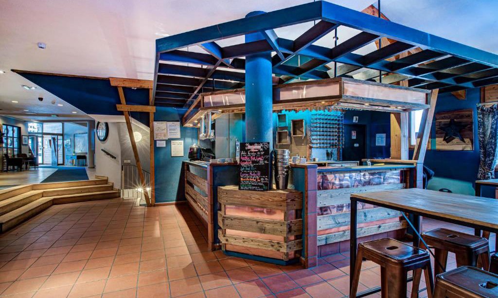 The Bar area at Hotel Le Montana in La Tania The Bar area at Hotel Le Montana in La Tania