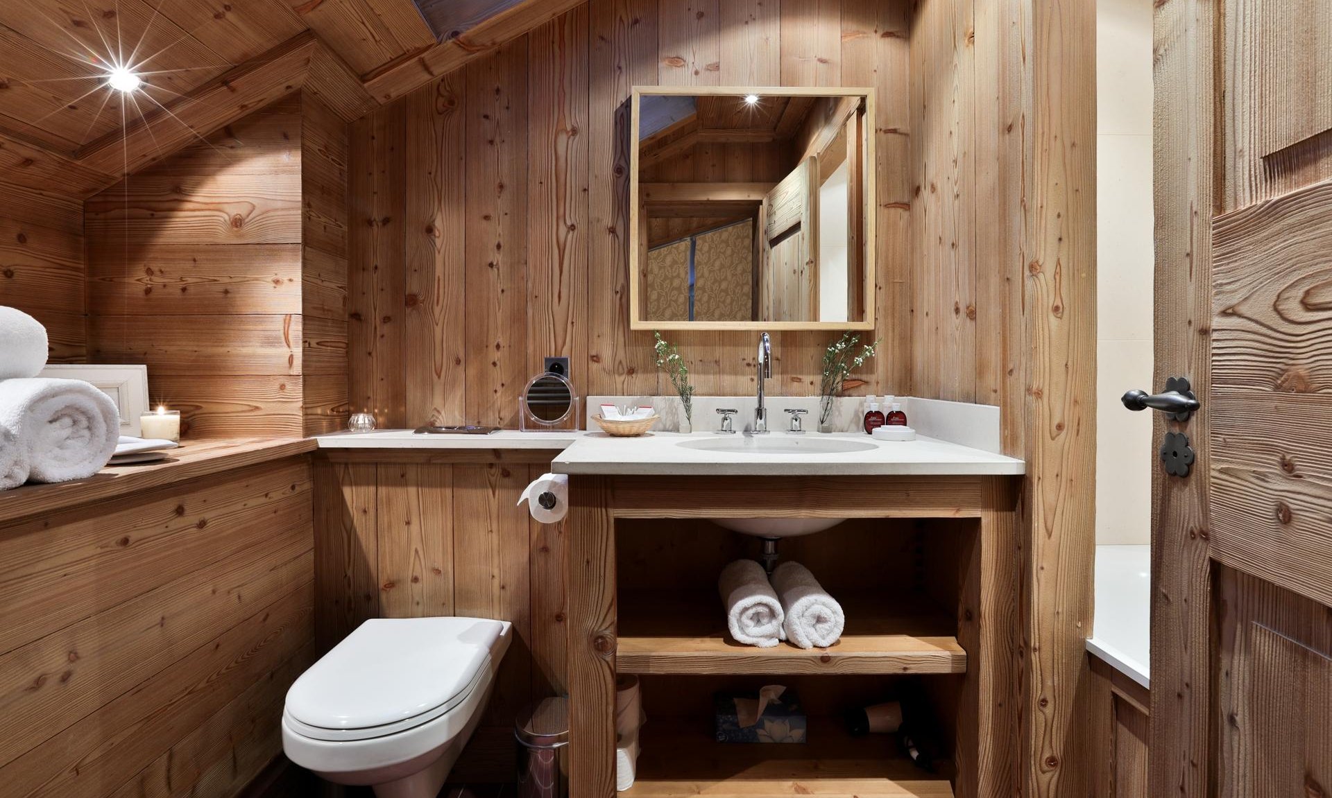 A Bathroom in Chalet Trois Ours Meribel Centre A Bathroom in Chalet Trois Ours Meribel Centre