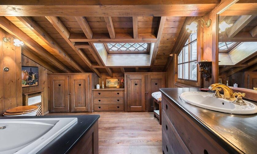 One of the Bathrooms in Chalet Colorado Meribel