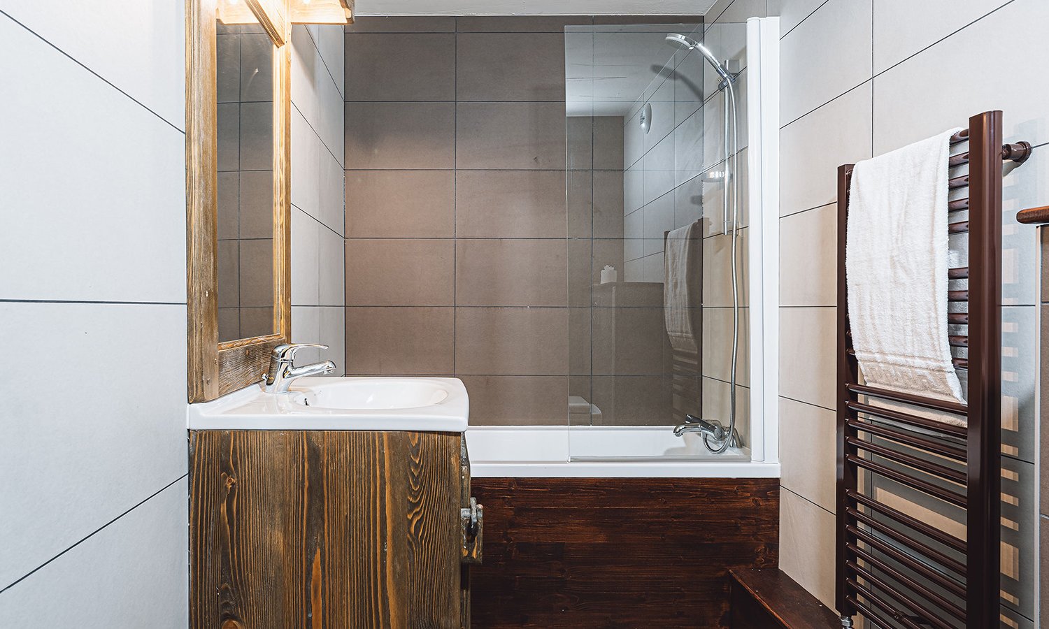 One of the bathrooms in Catered Chalet Capricorne in Val Thorens One of the bathrooms in Catered Chalet Capricorne in Val Thorens