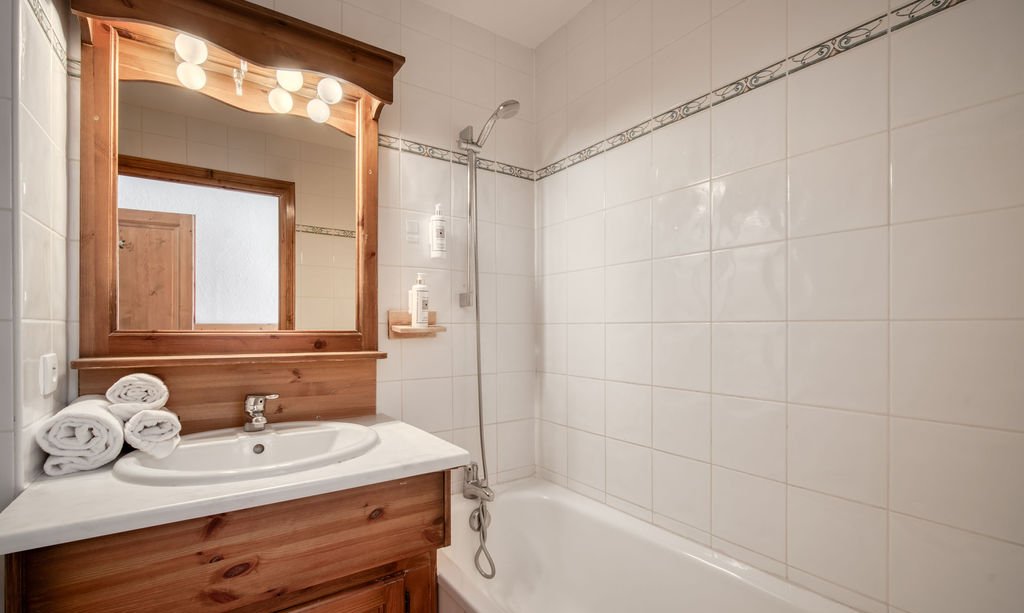 A Bathroom in Catered Chalet Bonhomme Val Thorens A Bathroom in Catered Chalet Bonhomme Val Thorens