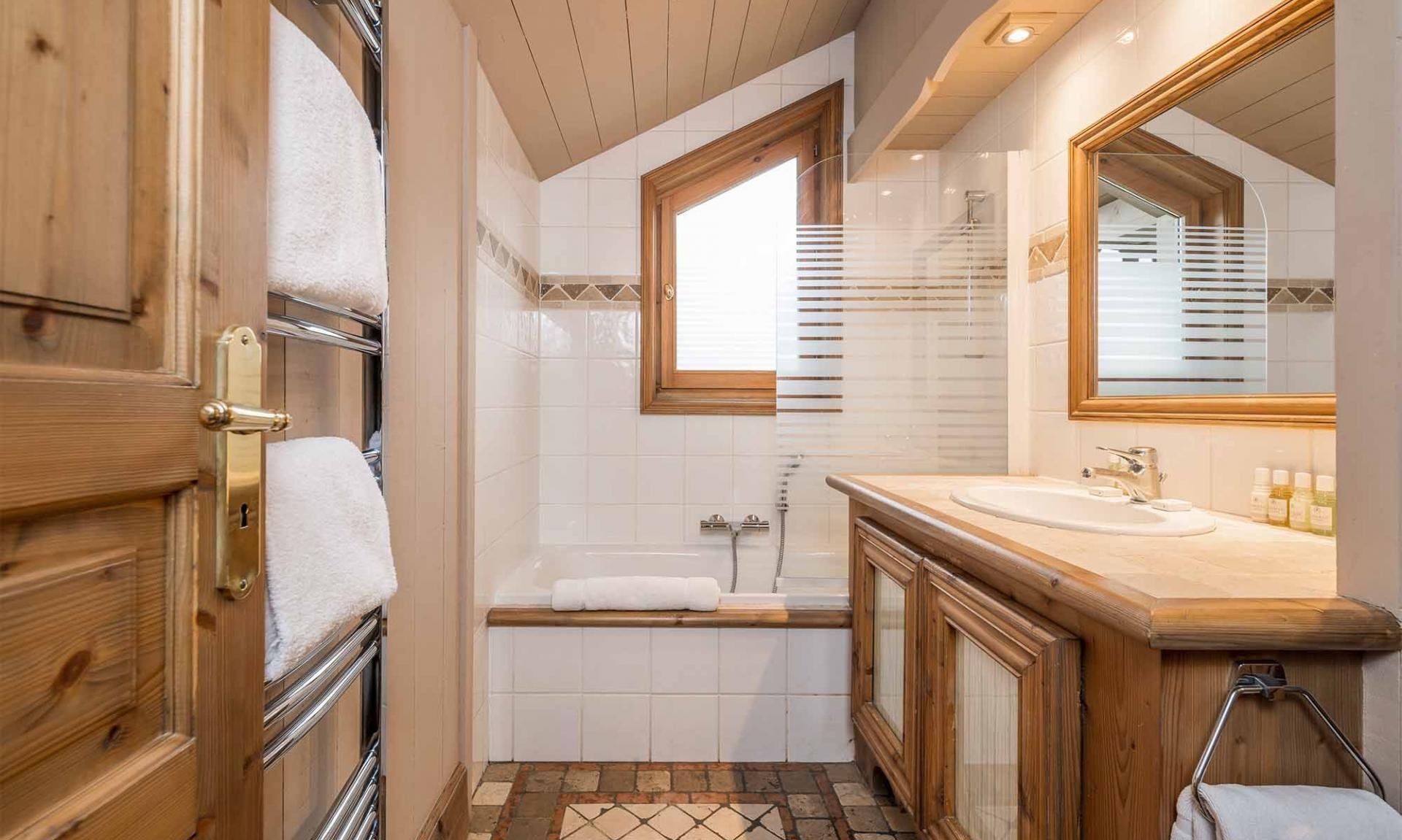 A Bathroom in Chalet Brioche, Meribel