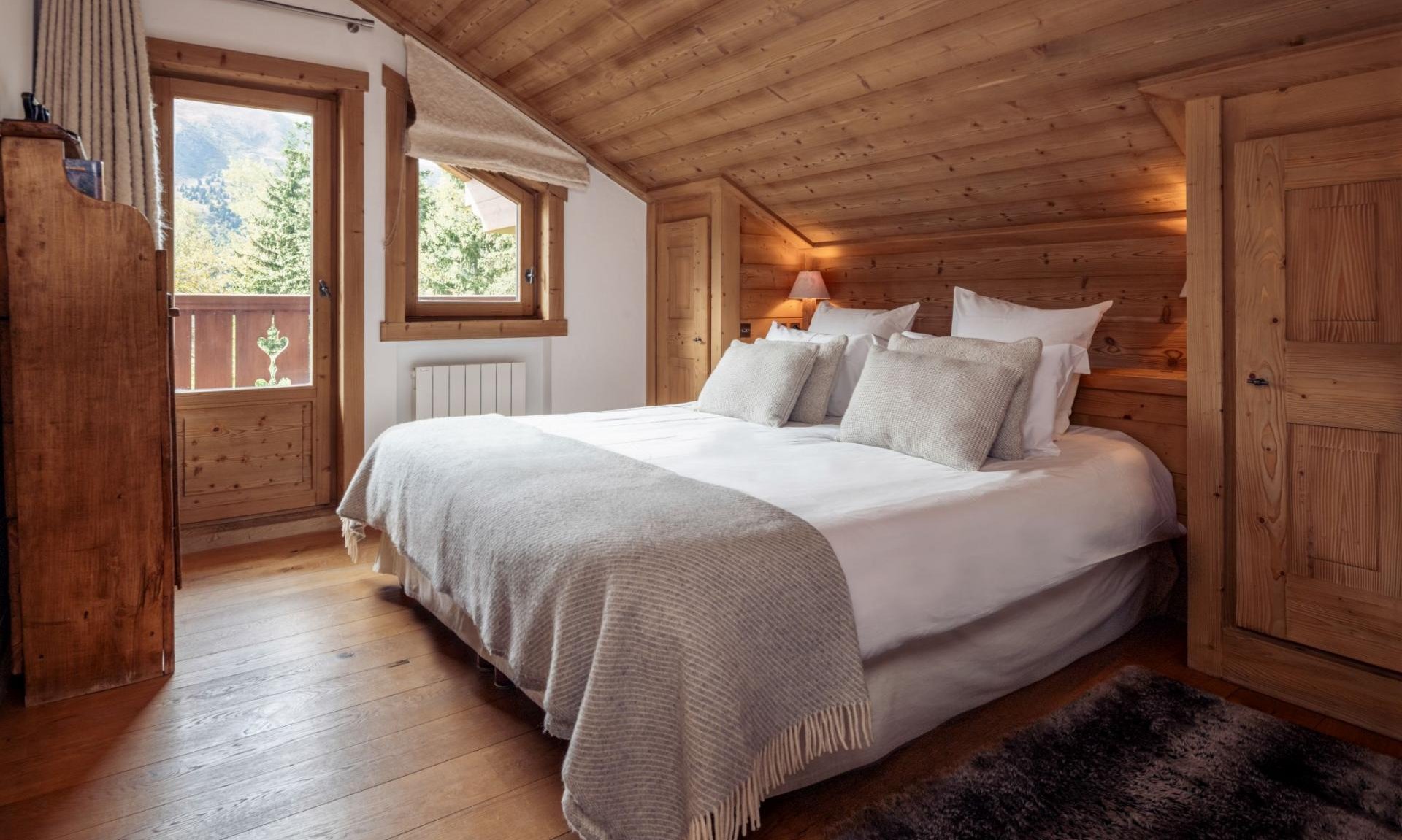 One of the Double/Twin bedrooms in Chalet Trois Ours Meribel Centre One of the Double/Twin bedrooms in Chalet Trois Ours Meribel Centre