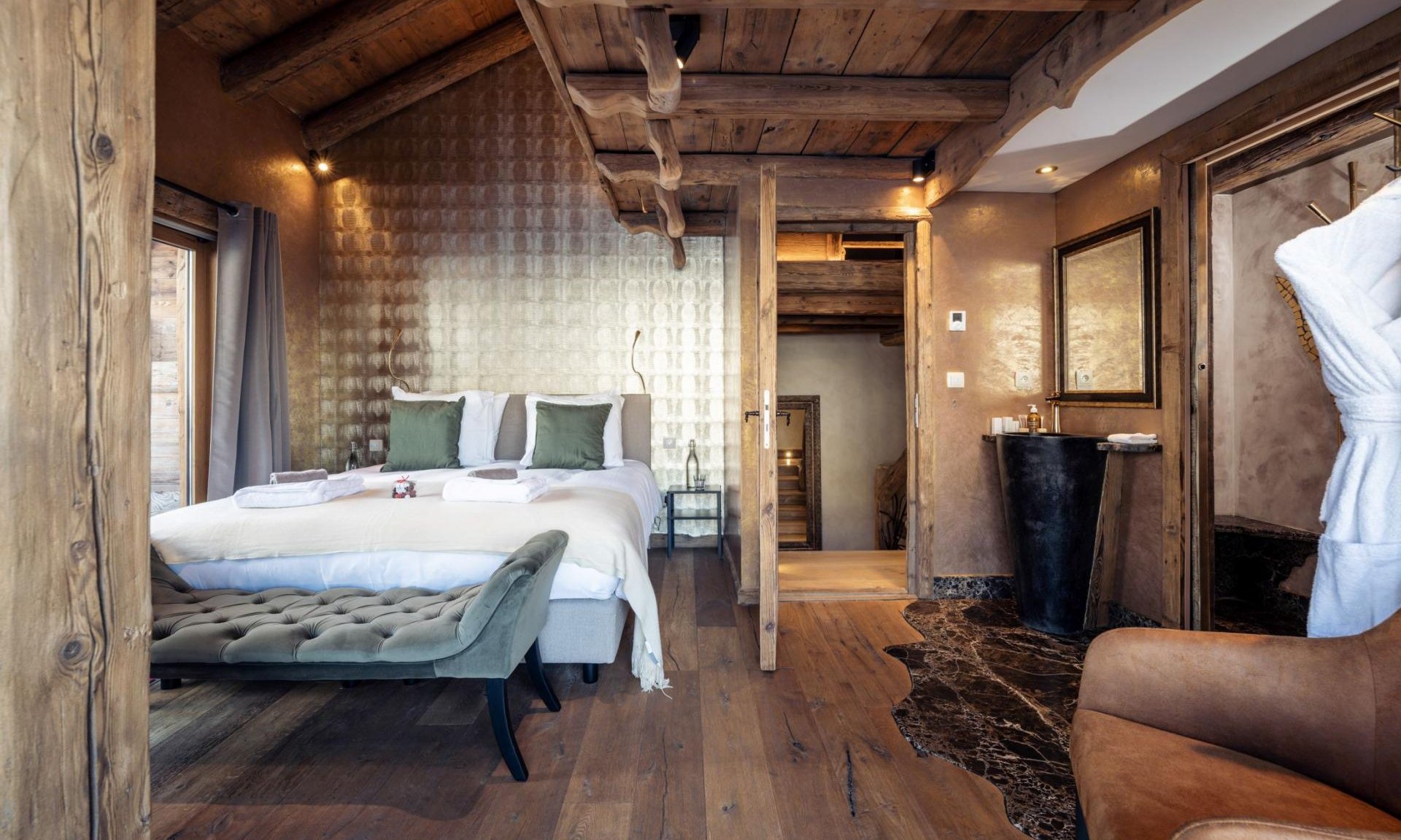 A spacious bedroom in Catered Chalet Cheval Blanc Meribel Le Raffort A spacious bedroom in Catered Chalet Cheval Blanc Meribel Le Raffort