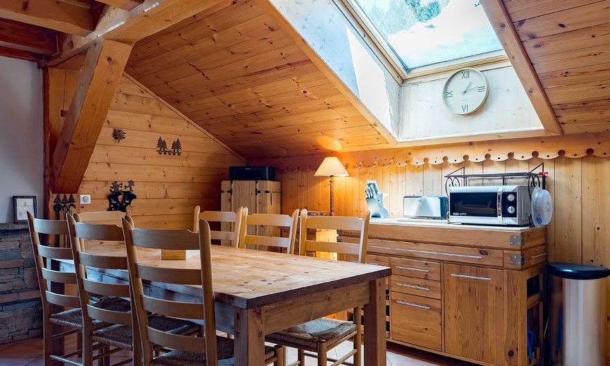 The Dining area in Apartment Jardin d'Eden in Meribel The Dining area in Apartment Jardin d'Eden in Meribel