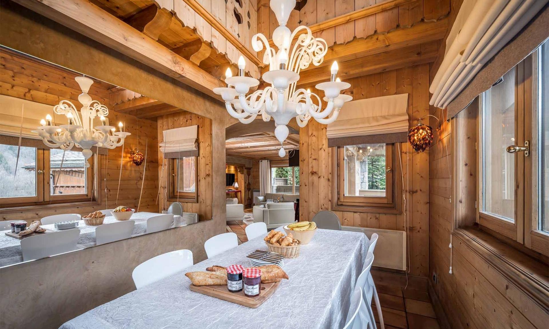 The lovely Dining area in Chalet Brioche Meribel