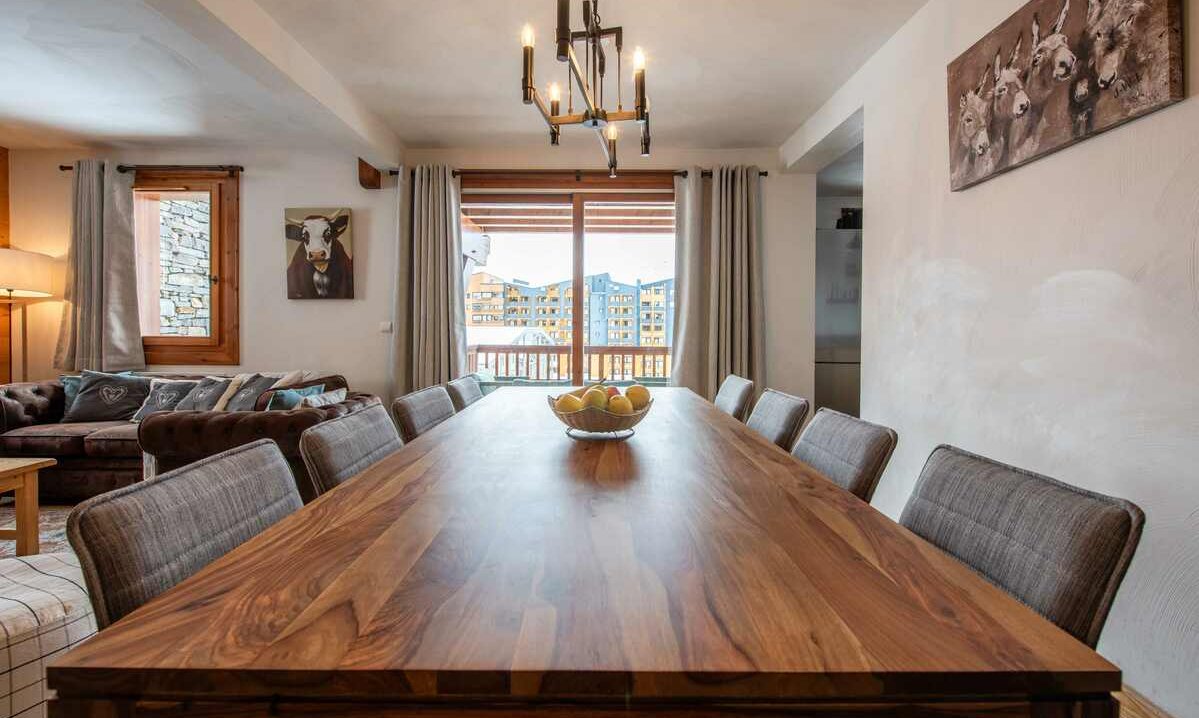 The Dining area in Chalet Noella Val Thorens