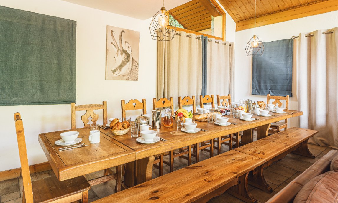The Dining area in Chalet Virage in Meribel Centre The Dining area in Chalet Virage in Meribel Centre