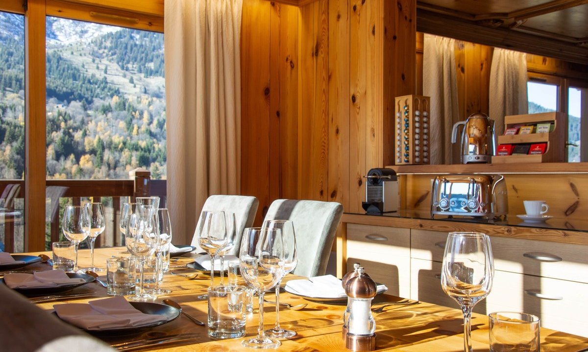 The Dining area in Chalet L'Ancolie Meribel