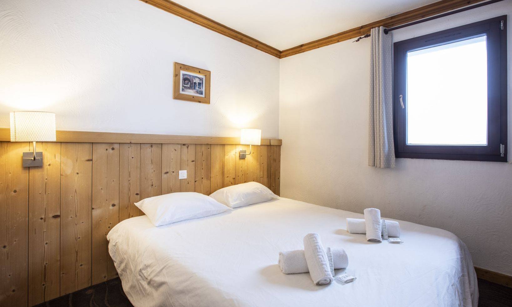 A Double bedroom in the Chalet des Neiges Hermine apartments in Val Thorens A Double bedroom in the Chalet des Neiges Hermine apartments in Val Thorens