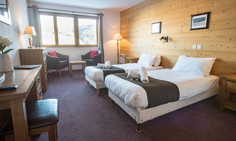 A Double bedroom without balcony in Hotel Le Montana in La Tania A Double bedroom without balcony in Hotel Le Montana in La Tania