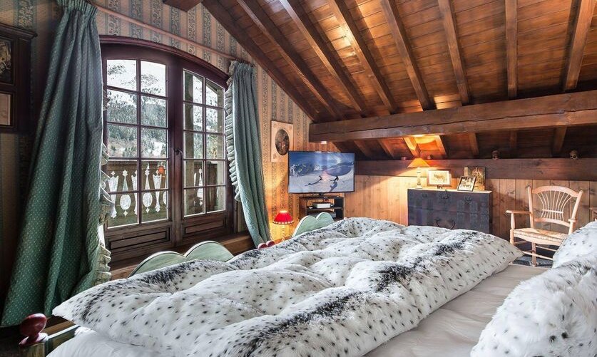 One of the comfortable Bedrooms in Chalet Colorado Meribel