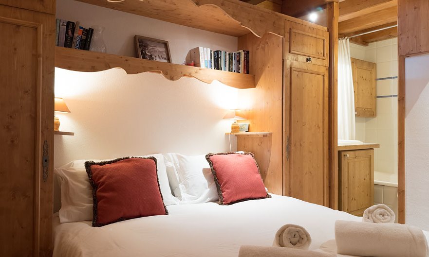The Double Bedroom in Apartment Jardin d'Eden in Meribel The Double Bedroom in Apartment Jardin d'Eden in Meribel