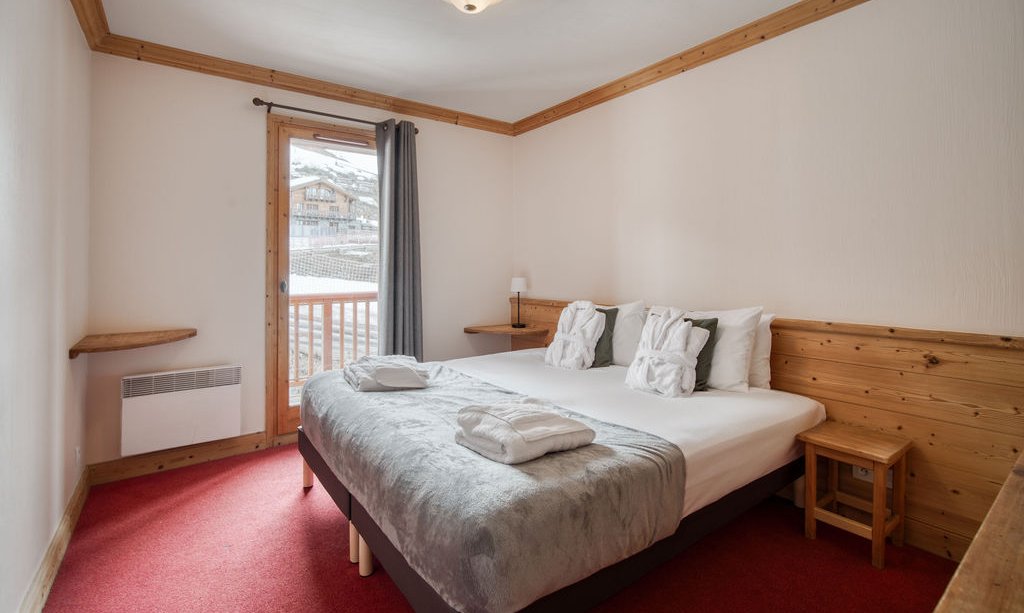 A Double bedroom in Catered Chalet Sabot Penthouse in Val Thorens A Double bedroom in Catered Chalet Sabot Penthouse in Val Thorens