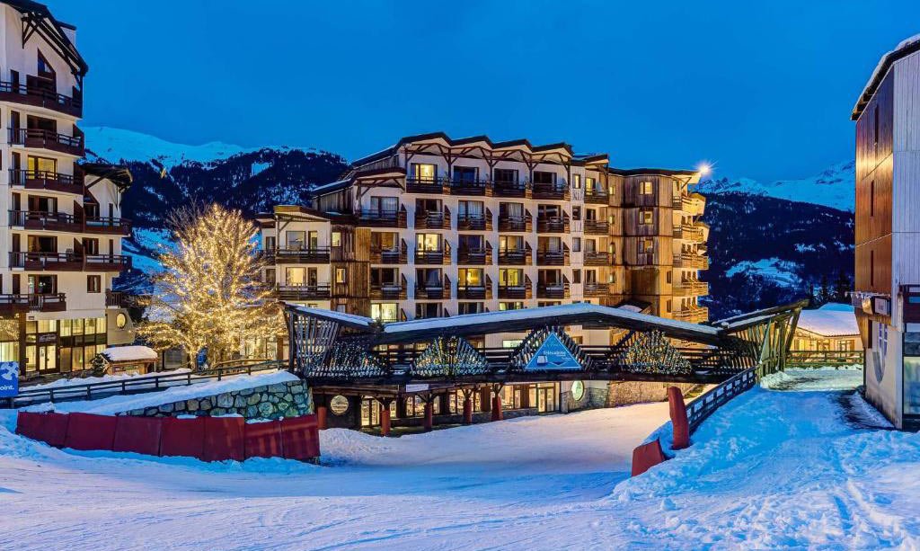 Ski in Ski out Hotel Le Montana in La Tania Ski in Ski out Hotel Le Montana in La Tania