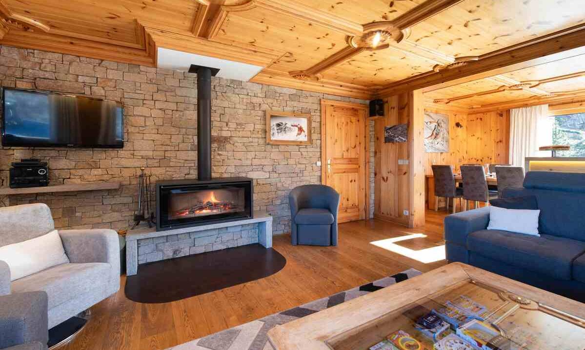 The comfortable Living area with Fireplace in Chalet L'Ancolie Meribel