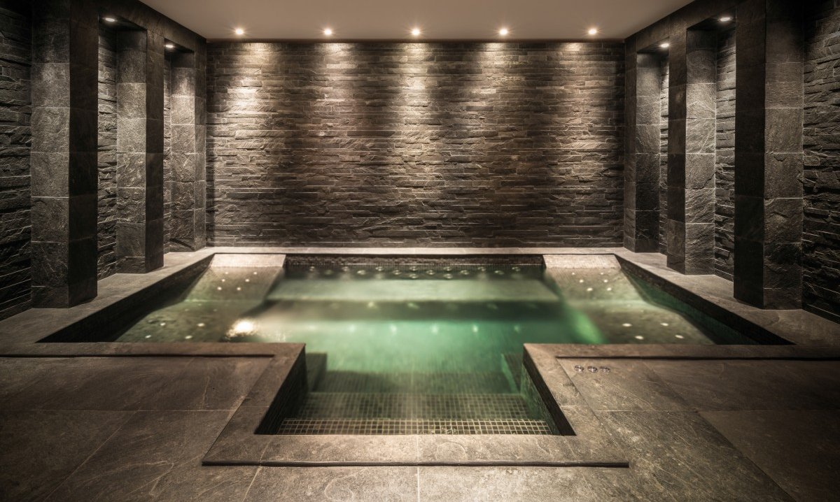 The wonderful sunken Jacuzzi Chalet Le Grenier Meribel Centre The wonderful sunken Jacuzzi Chalet Le Grenier Meribel Centre