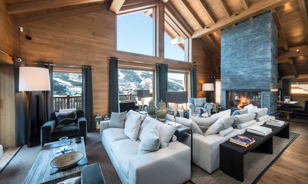 The living area with a fireplace in Chalet Le Grenier Meribel Centre The living area with a fireplace in Chalet Le Grenier Meribel Centre