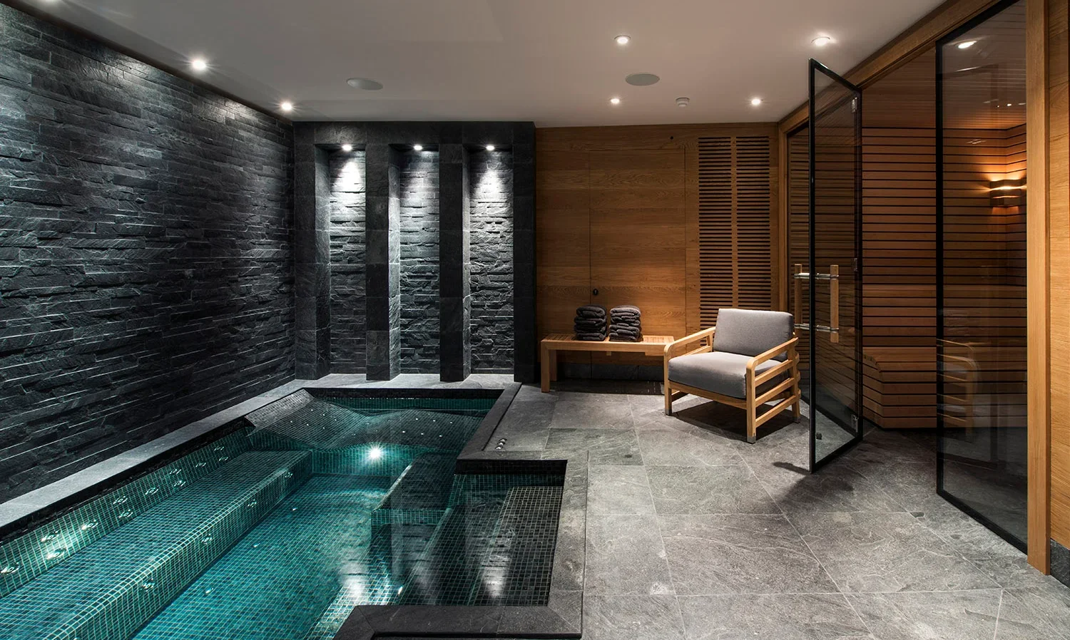 The Spa area with sunken Hot Tub and Sauna in Chalet Le Grenier in Meribel Centre The Spa area with sunken Hot Tub and Sauna in Chalet Le Grenier in Meribel Centre