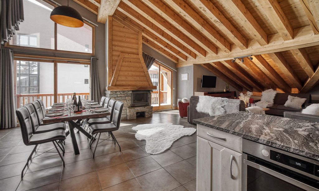 The spacious Dining and Living area in Chalet Sabot Penthouse in Val Thorens The spacious Dining and Living area in Chalet Sabot Penthouse in Val Thorens