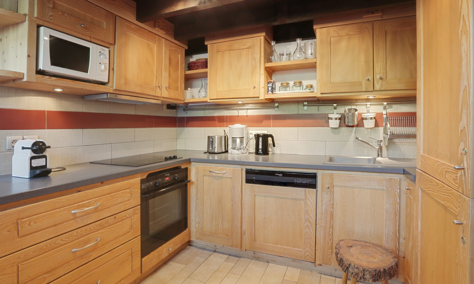 The Kitchen area in Apartment Petaru in Meribel Centre The Kitchen area in Apartment Petaru in Meribel Centre