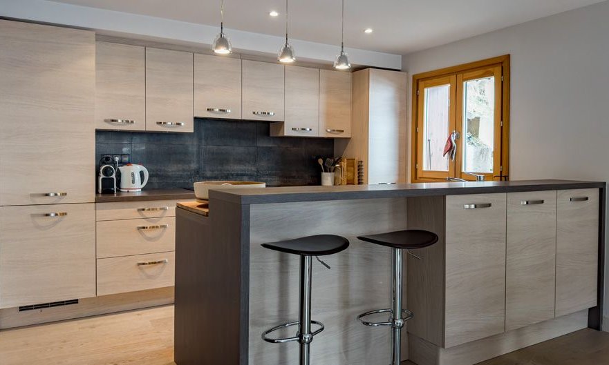 The modern and fully equipped kitchen in Chalet Montana in Meribel Centre The modern and fully equipped kitchen in Chalet Montana in Meribel Centre