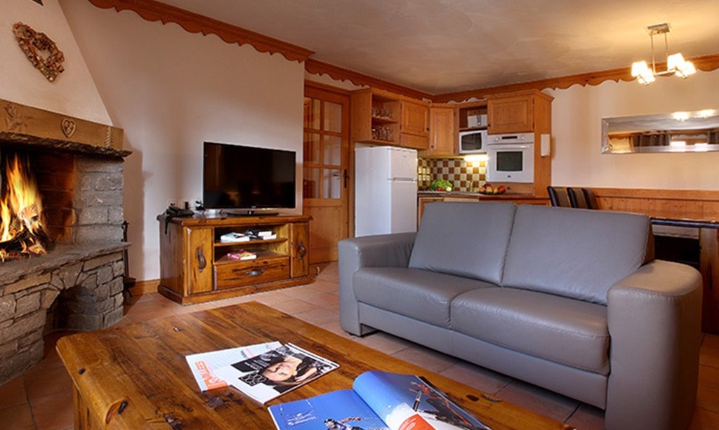 The Living area with fireplace inChalet des Neiges Plein Sud apartment in Val Thorens The Living area with fireplace inChalet des Neiges Plein Sud apartment in Val Thorens