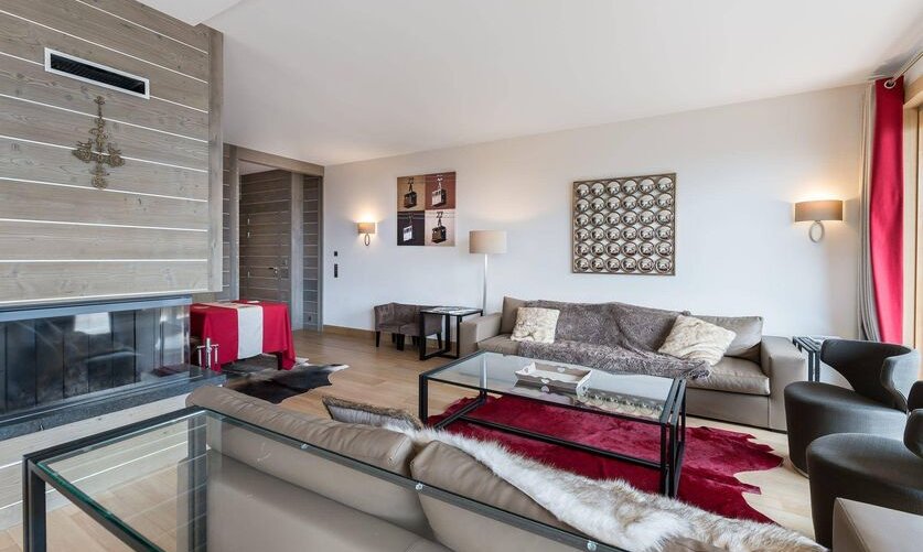 The spacious Living area with fireplace in Apartment Aspen Lodge 11 Meribel