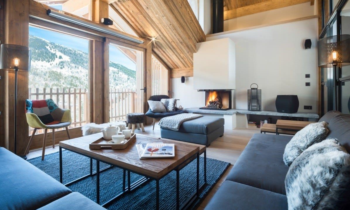 The spacious Living area with a fireplace in Chalet Caro Meribel