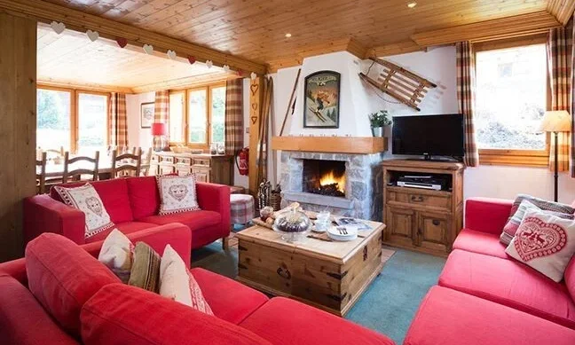 The Living room with fireplace in Chalet Bruyere Meribel Le Raffort