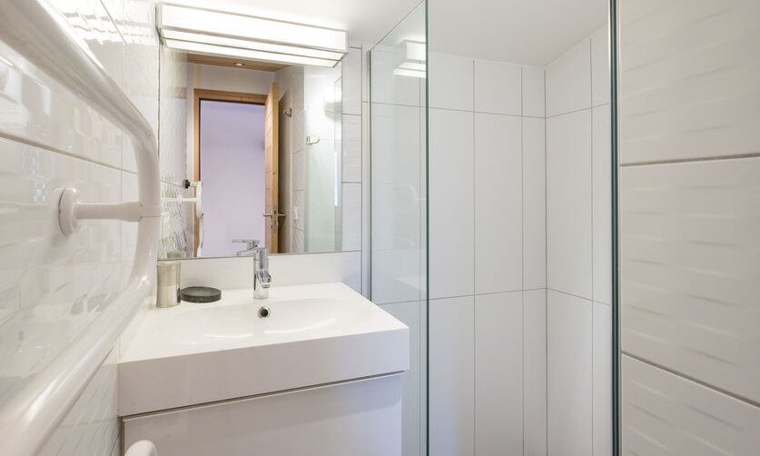 A shower room in Chalet Arbe Meribel Village