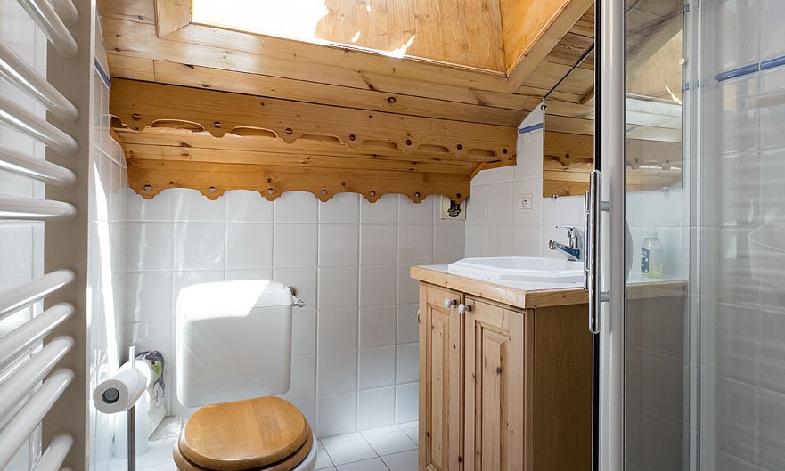 The Shower room in Apartment Jardin d'Eden in Meribel The Shower room in Apartment Jardin d'Eden in Meribel