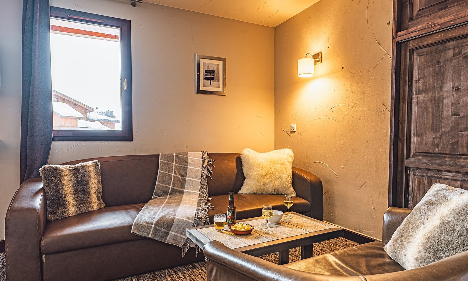 The living area in Chalet Capricorne in Val Thorens The living area in Chalet Capricorne in Val Thorens