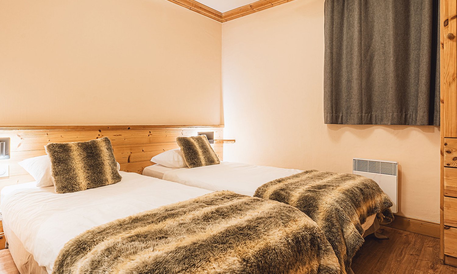 A Twin Bedroom in Chalet Jakub Val Thorens