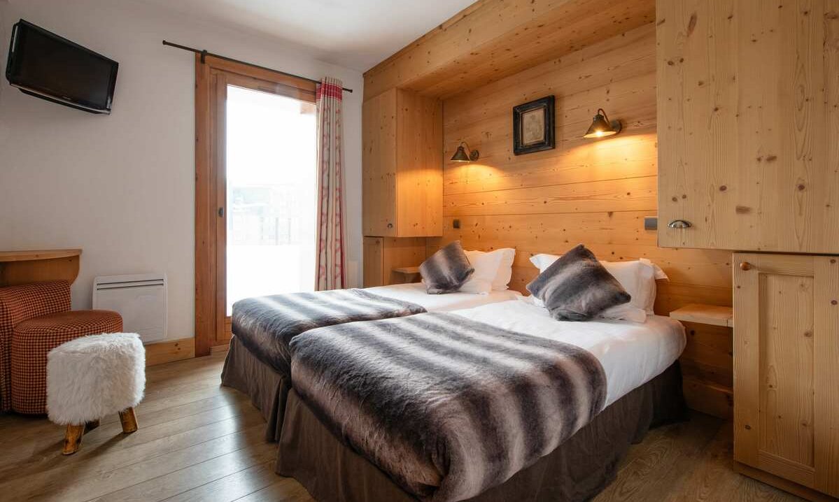 A Twin bedroom in Chalet Noella Val Thorens