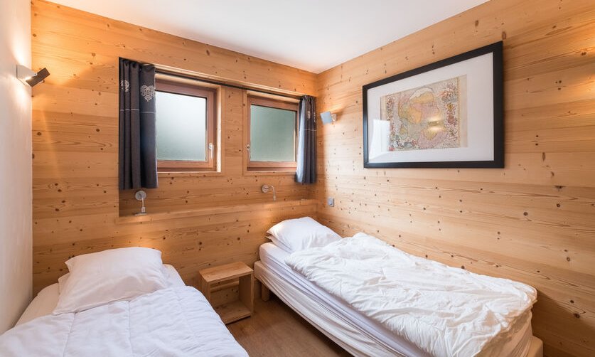 One of the twin bedrooms in Chalet Arbe Meribel Village