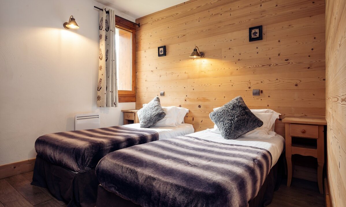 A Twin bedroom in Chalet Chloe Val Thorens