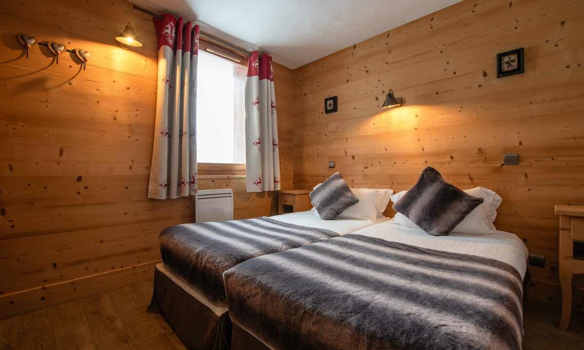 One of the comfortable Twin bedrooms in Chalet Chloe Val Thorens