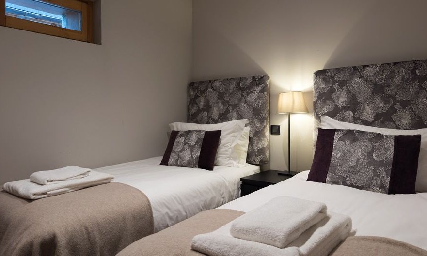 A Twin bedroom in Chalet Montana in Meribel Centre A Twin bedroom in Chalet Montana in Meribel Centre