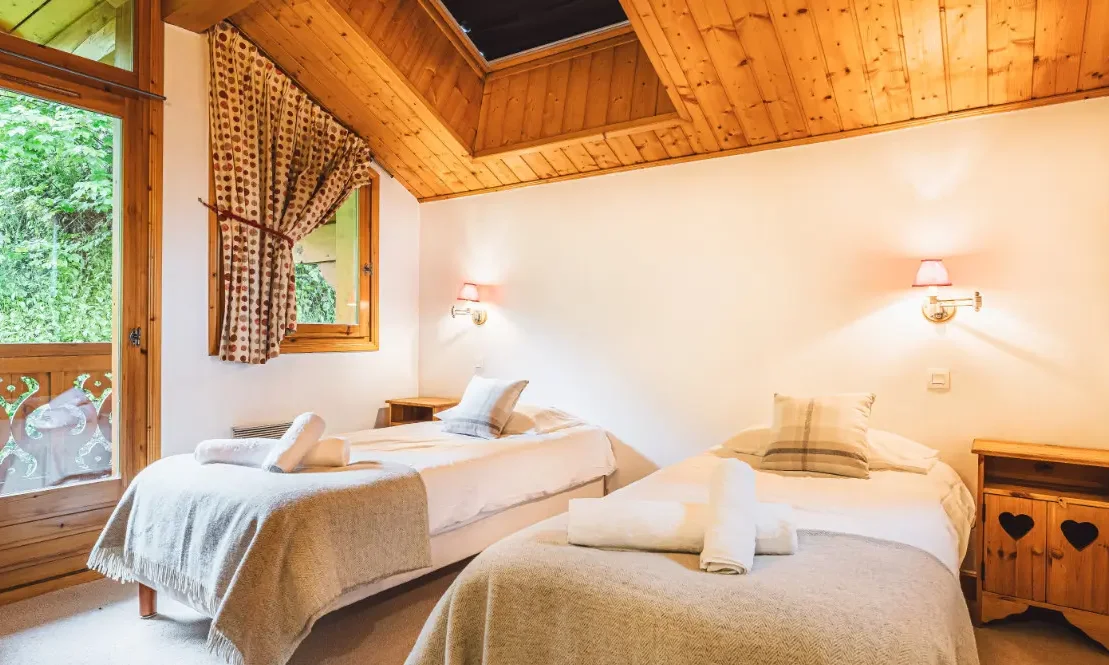 One of the twin bedrooms in Chalet Virage in Meribel Centre One of the twin bedrooms in Chalet Virage in Meribel Centre