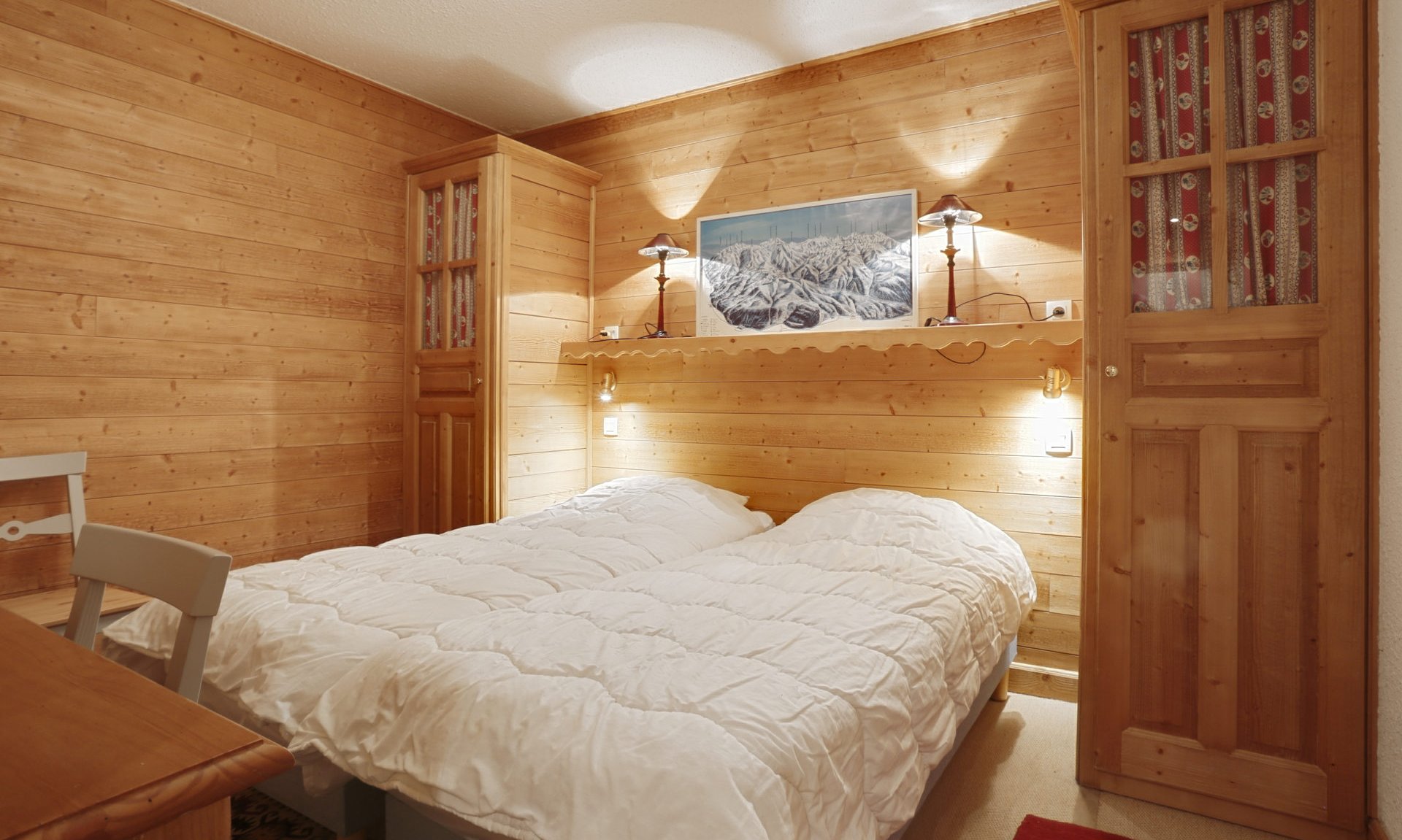 A twin bedroom in Apartment Petaru in Meribel Centre A twin bedroom in Apartment Petaru in Meribel Centre