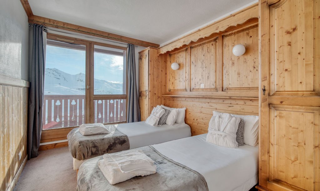 One of the Twin bedrooms in Catered Chalet Bonhomme Val Thorens One of the Twin bedrooms in Catered Chalet Bonhomme Val Thorens