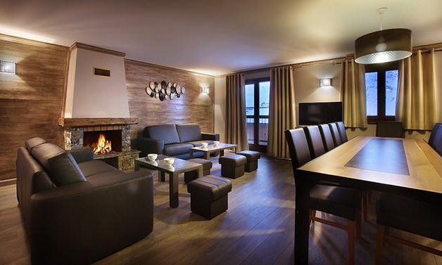 The Dining and living area in a Chalet des Neiges Hermine 12 person apartment in Val Thorens The Dining and living area in a Chalet des Neiges Hermine 12 person apartment in Val Thorens