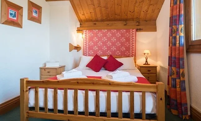 A Double bedroom in Chalet Bruyere Meribel Le Raffort