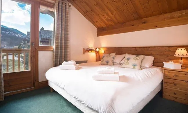 A Double bedroom in Chalet Bruyere Meribel Le Raffort