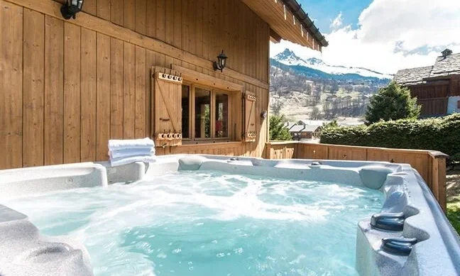 The outdoor Hot Tub Chalet at Bruyere Meribel Le Raffort